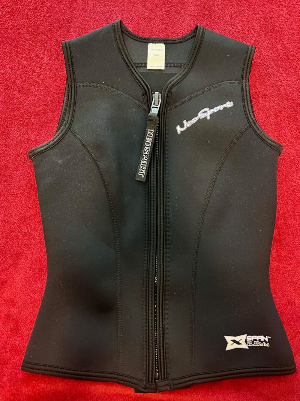 2.5mm Women's NeoSport Neoprene Vest Size 4